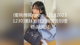 [MP4/ 595M] 萝莉范小美女约到酒店真自觉啊 脱光光叉开大长腿露出逼逼，这美景好诱人