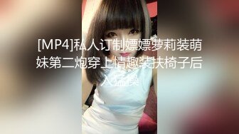 [MP4/ 839M] 黑客 破解家庭网络摄像头偷拍 客房看电视奇葩骚媳妇花样玩鸡巴 电动牙刷都用上了