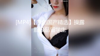 后入蜜桃屁股纹身骚女