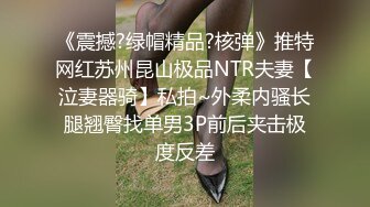 美女护士大鸡巴没有操爽，当着男友的面自摸