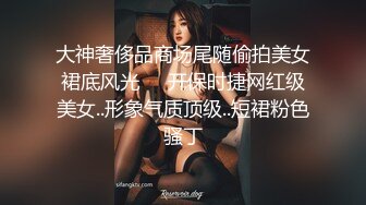 风骚老板娘轻熟女全裸自慰热舞，扭动起来风骚得很，主动掰穴，很粉红的蝴蝶逼