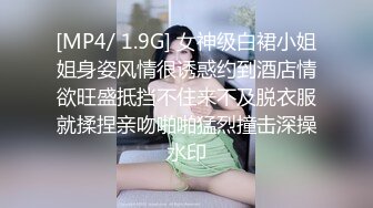 【新片速遞】&nbsp;&nbsp;&nbsp;&nbsp;气质小少妇露脸一个人在家卖骚，跟狼友互动听指挥，慢慢脱光展示茂密的大黑逼，揉奶玩玩自慰呻吟，不要错过[2.47G/MP4/03:40:11]