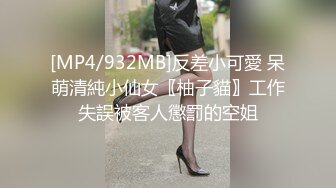 偷窥大奶美少妇洗完香香从浴室出来