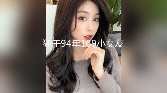 办公楼女厕蹲守V领黄裙优雅丽人,白嫩肌肤和湿滑肥穴看着，就眼馋