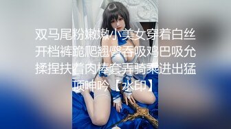 丰满少妇手持震动棒方便插入