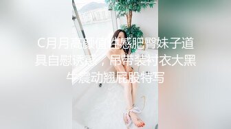 想给粉丝做个性感舞蹈动作不小心露点了