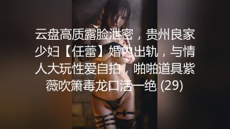 两个制服黑丝美女同事到家里安排工作，身材丰腴挑逗欲望，全搞上狠操