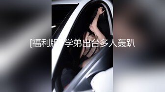 黑客手机监控摄像头偷窥妹子脱光衣服准备去洗澡