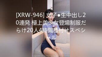 玩弄风骚小女友，对着镜子站在地上玩弄吃奶抠逼