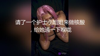 躺在地上诱惑打滚幻想自己在一个泳池里游泳