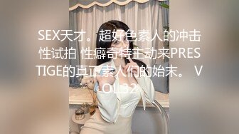 轻熟女好姐妹全程露脸一起跟狼友互动发骚，揉奶自己吃逼逼特写展示，让大姐姐手指