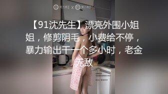 会涂口红的少妇