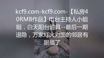 不孝儿子趁老妈做饭时后入狂草 爽的哇哇叫