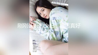 《台湾情侣泄密》美女店员下班后马上变身小淫娃 (1)