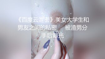 活躍的豐滿女大學生在危險的日子裡做兼職