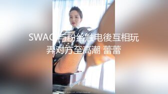 颜值不错的骚货镜头前疯狂虐逼直播，惊爆眼球大粗号假鸡巴双道具一起疯狂抽插骚穴，拳交手掏逼，精彩又刺激