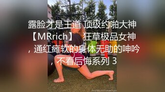 粉粉嫩嫩的黄毛小姑娘，露脸听狼友指挥秀给你看，小骚逼很性感毛都没几根好骚啊，揉奶玩逼道具抽插精彩不断