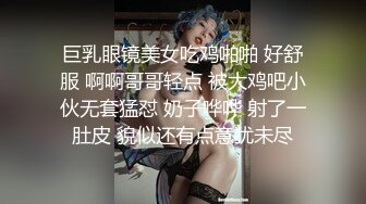 一边后入小姨的大屁股，一边给媳妇打语音。媳妇还在等小姨过去找她