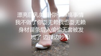 近距离特写插入戴眼罩的母狗