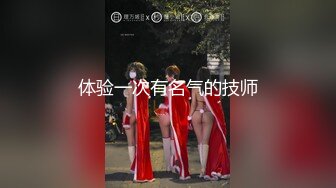 跟踪尾随偷袭走夜路的美女少妇搂住摸奶抠逼强行按倒地上啪啪