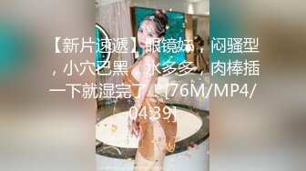 狼哥寻花顶级会所约了个一线天肥逼妹子，穿上黑丝乳推口交上位骑坐