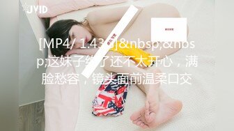 [MP4/ 291M] 性感旗袍 好朋友的人妻老婆趁着老公不在家穿旗袍红色丝袜勾引我 受不了只能满足她干一炮了！