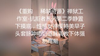 约生完孩子几个月的小少妇,正是性欲勃发的时候,媚眼如丝揉搓大胸呻吟不断,后入翘臀爽翻