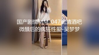 科技园女厕开叉裙粉内裤知性丽人 鲜红的无毛穴喷起来像天女散花