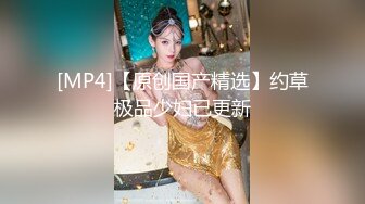 姐妹齐上阵双飞服务,按背乳推舔屌骑乘后入抽插没几下射了