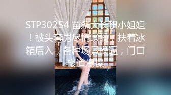 [MP4/ 2.52G] 风骚女模特伺候两个小哥哥激情3P，全程露脸场面淫乱刺激，舔弄两个大鸡巴