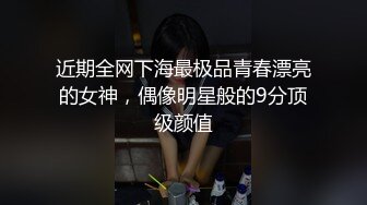 门缝偷窥 大奶子少妇光着大屁股溜达