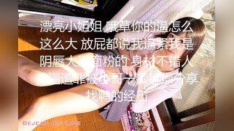 [MP4/ 953M] 露脸骚学妹丝袜制服诱惑，小哥一来就给她扒光掰开骚逼给狼友看