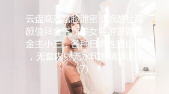 放暑假女朋友家里人都去上班了到她闺房做爱干到浴室用手机自拍1080P高清无水印