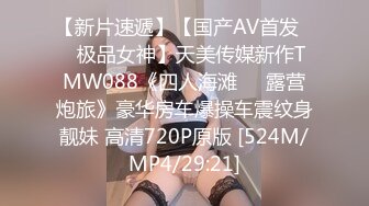 【新片速遞 】 KTV女厕近距离偷窥半蹲着尿的黑色制服美女的极品小嫩鲍[346M/MP4/01:04]