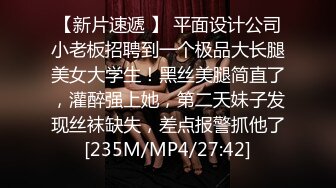 《极品CP魔手外购》热闹商场女厕偸拍超多小姐姐方便，看脸看逼半蹲式撅个大腚看双洞，良家少妇极品逼尿量好充足 (2)