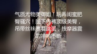 隔壁酒店的一对闺蜜在床上玩自拍