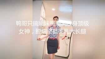 黑丝高跟鸭舌帽带哥小眼镜，气质骚女的诱惑撅着屁股掰开骚穴给狼友展示，揉奶玩逼淫声荡语道具抽插玩小豆豆