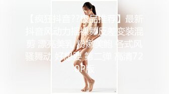 黑丝蝴蝶逼奶子很圆润的极品小少妇，深夜撩骚互动狼友，揉奶玩逼特写展示，道具摩擦伸着舌头要舔狼友大鸡巴