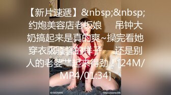 甜美腰细美乳小姐姐和闺蜜一起秀，全裸无毛肥逼掰穴特写，拿出假屌闺蜜帮忙抽插，闺蜜拨开内裤掰开粉穴