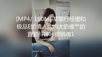 【舞蹈协会老师】人妻美少妇韵味十足，抱着脑袋吸奶子，表情很享受，自摸骚逼，沙发上张开双腿操