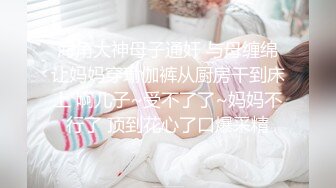 抄底美少妇