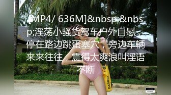 超骚的胖妹跟两大哥玩3P，全程露脸活好不粘人，深喉大鸡巴让大哥撅着屁股给舔菊花真骚啊，前后抽插浪叫不断