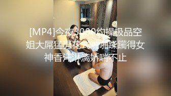 纸箱厂女厕蹲守蓝纱裙白高跟女神妹,被磨得无毛红嫩软唇看着想上