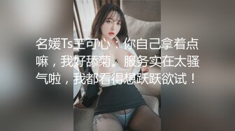 纹身熟女耐心引导处男的第一次