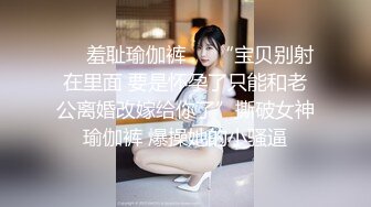 “老公你让她给你舔鸡巴”小伙子操炮友的时候跟女朋友开微信视频，女友看到津津有味开始自慰起来