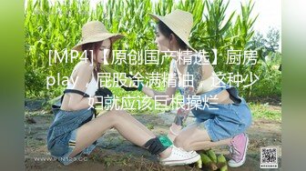 商场白色隔板全景后拍多位美女尿尿1 (3)