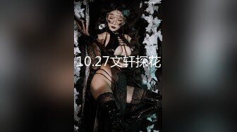 9月最新流出厕拍大神西瓜沟厕系列手持镜头近景欣赏各种美穴拉屎尿还拍到一个看骚穴的同好