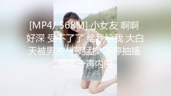 风景区女厕全景偷拍多位美女少妇前来献B (7)