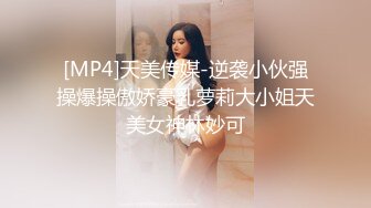 高颜值美女吃鸡 这妹子颜值真不错 奶子也大 就是这鸡吧黑了些