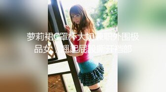 大神美食街跟踪偷拍 通透露肩裙买小吃美女裙底风光透心凉CD浅绿内裤屁股缝